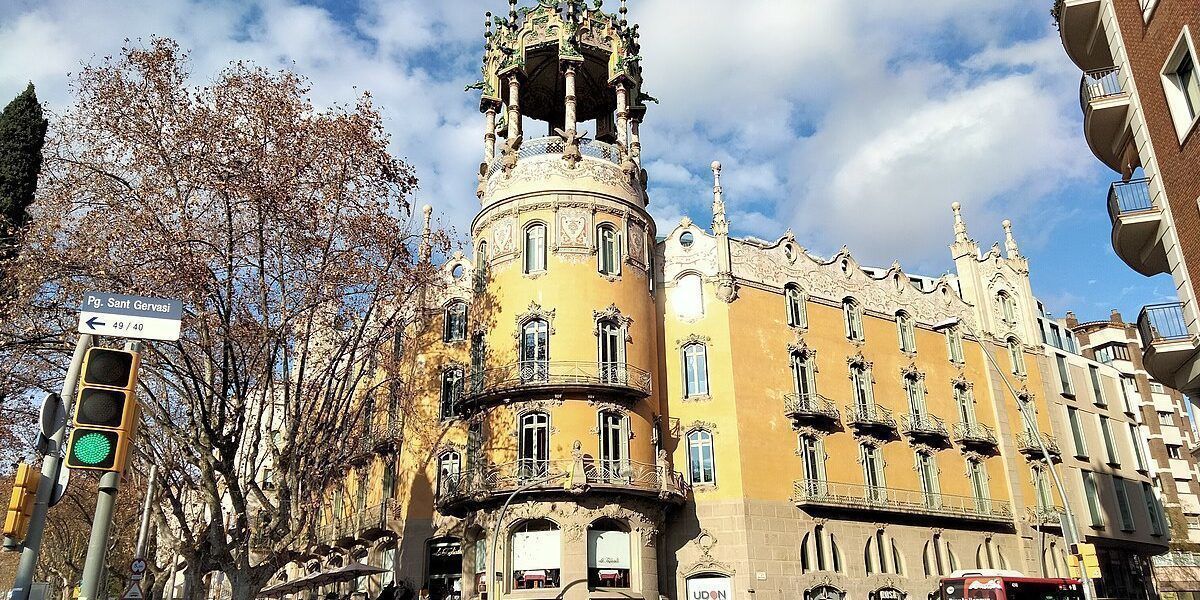 117_La_Rotonda,_av._Tibidabo_2-4_-_pg._Sant_Gervasi_51-53_(Barcelona)